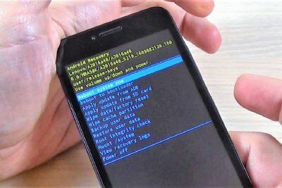 Menú de recuperación de Android del teléfono Lenovo con opciones para reiniciar, aplicar actualizaciones, borrar datos y más. Desbloqueo del teléfono Lenovo.